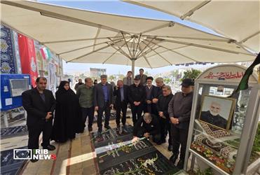 ادای احترام اعضای کمیسیون امنیت ملی مجلس به مقام شامخ شهدای کرمان ادای احترام اعضای کمیسیون امنیت ملی مجلس به مقام شامخ شهدای کرمان